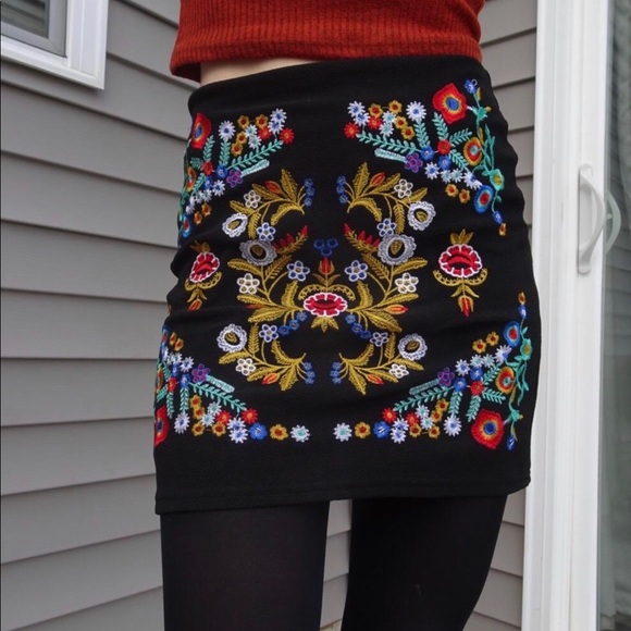 NWT Casual Floral Embroidered Bodycon Short Mini Skirt, 2